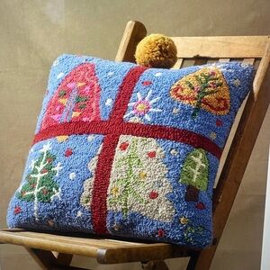 Sundance Season’s Gifting Pillow Hand-hooked Holiday Christmas Pillow Cheerful